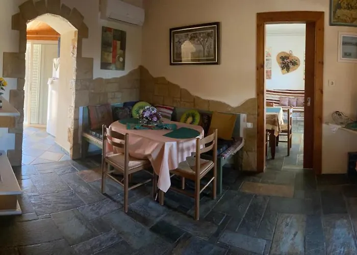 Semesterbostad Cosy Maisonette Close To Poros,epidauros,nafplio Taktikoupoli